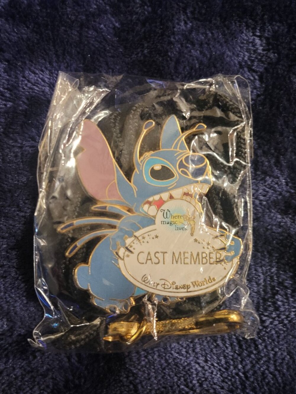 Walt Disney World Cast Member Exclusive Stitch Themed Lanyard – factory sealed m